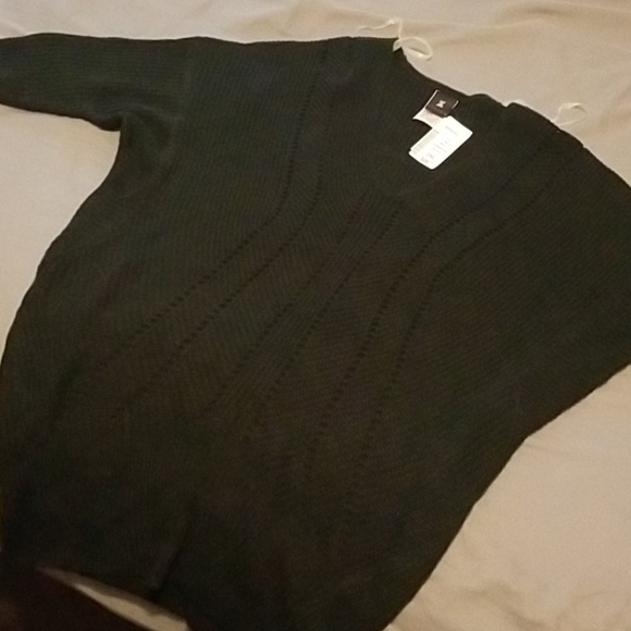 Black Knitted Short Sleeve Sweater - Picture 1 of 2